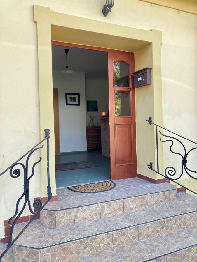 Guesthouse Mikulas Mikulov - Free Parking In The City Center Екстер'єр фото