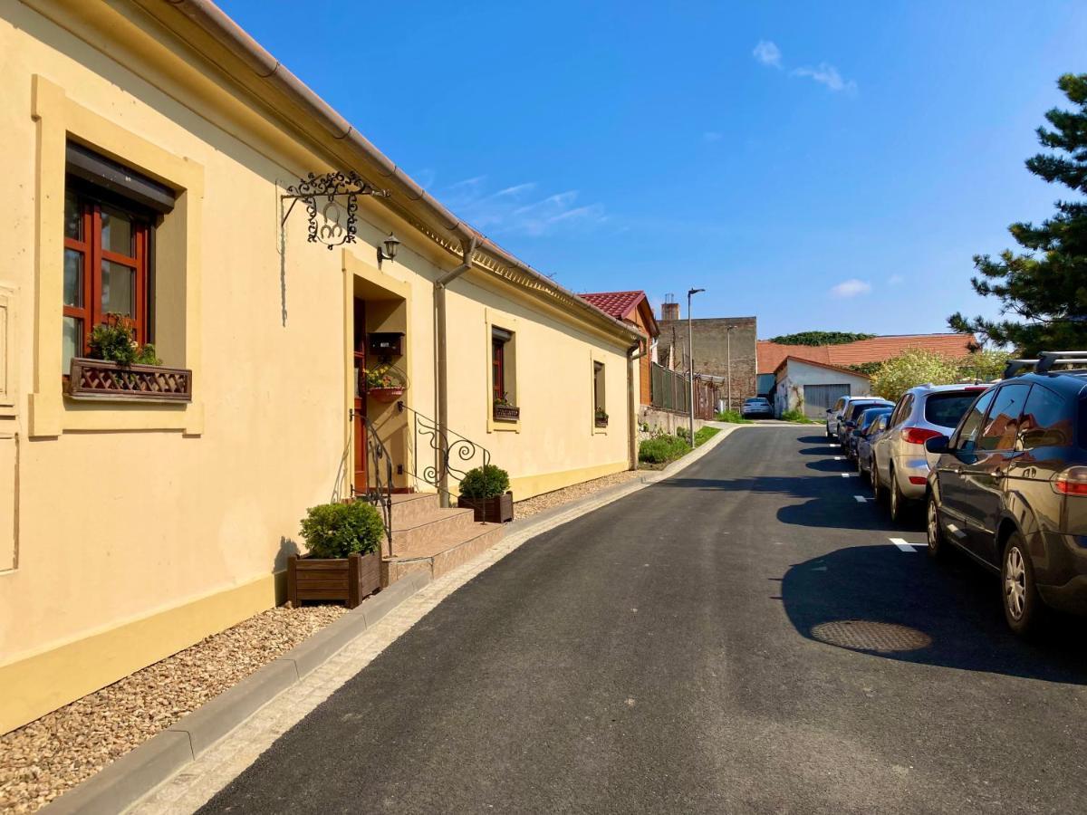 Guesthouse Mikulas Mikulov - Free Parking In The City Center Екстер'єр фото