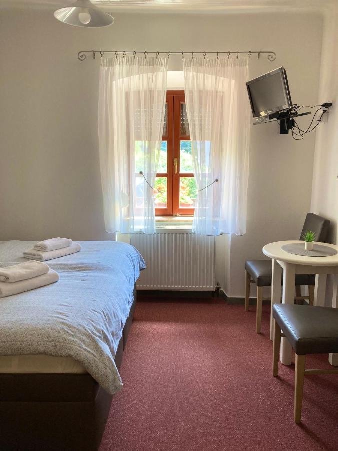 Guesthouse Mikulas Mikulov - Free Parking In The City Center Екстер'єр фото