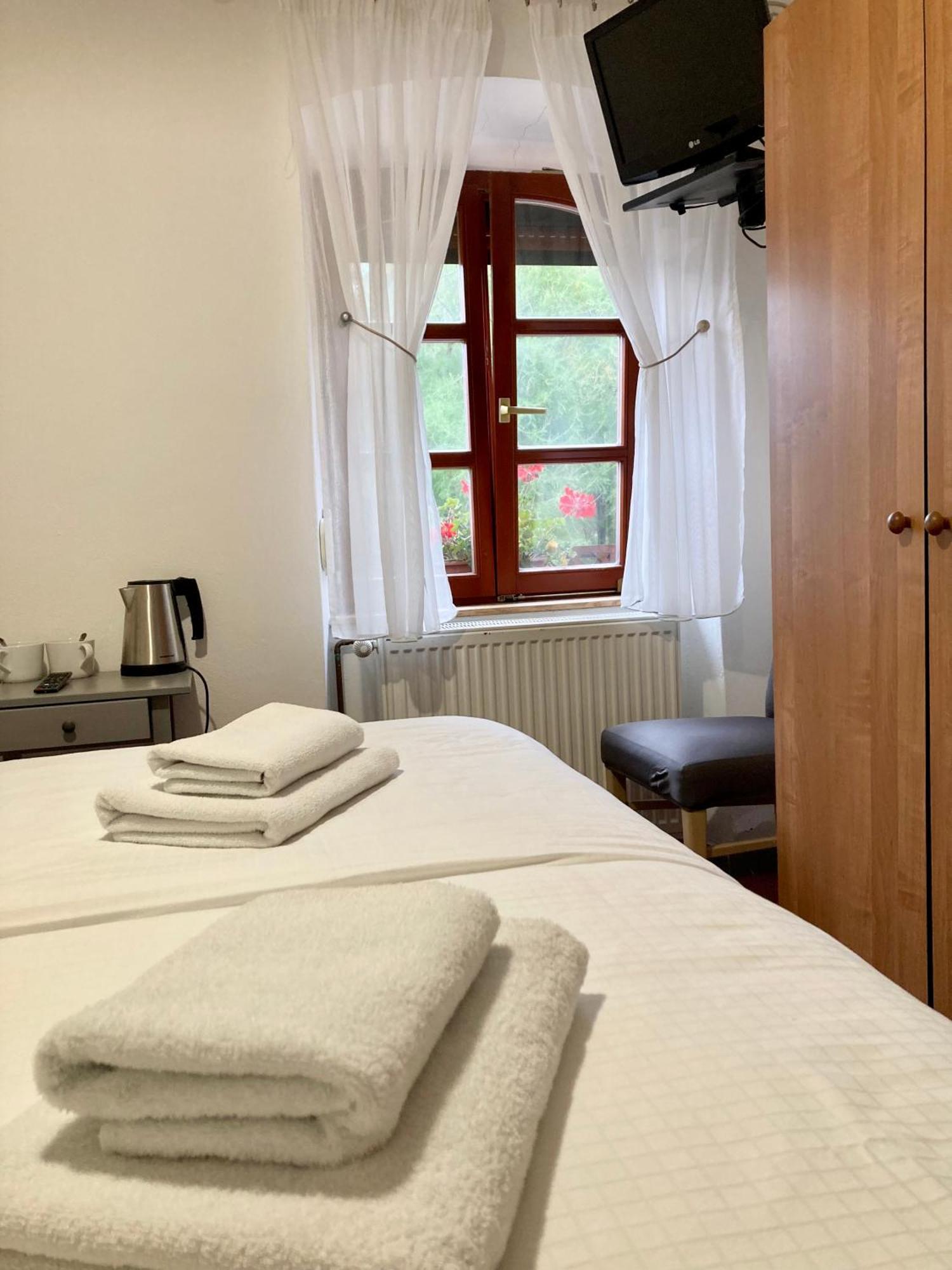 Guesthouse Mikulas Mikulov - Free Parking In The City Center Екстер'єр фото