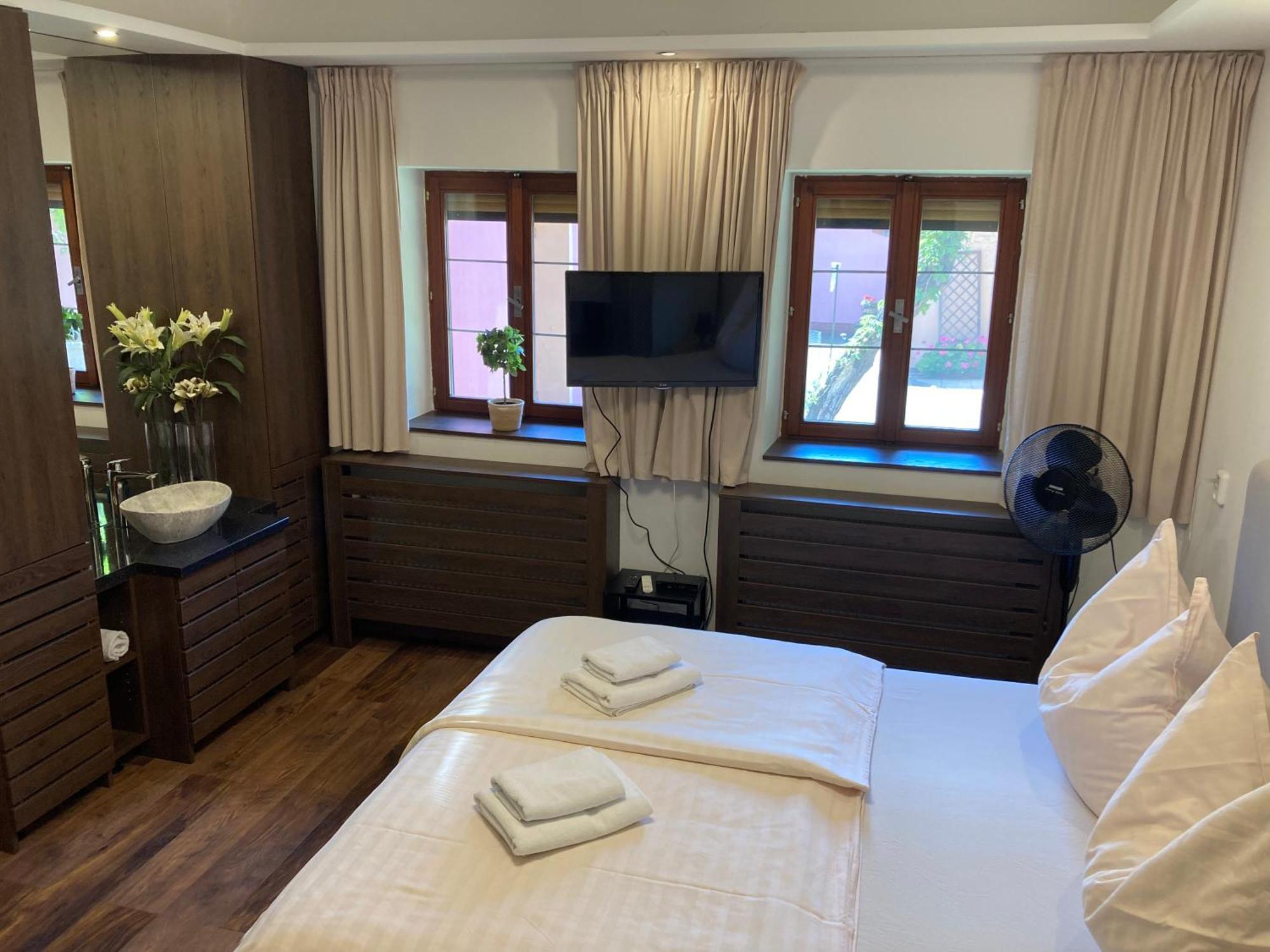 Guesthouse Mikulas Mikulov - Free Parking In The City Center Екстер'єр фото