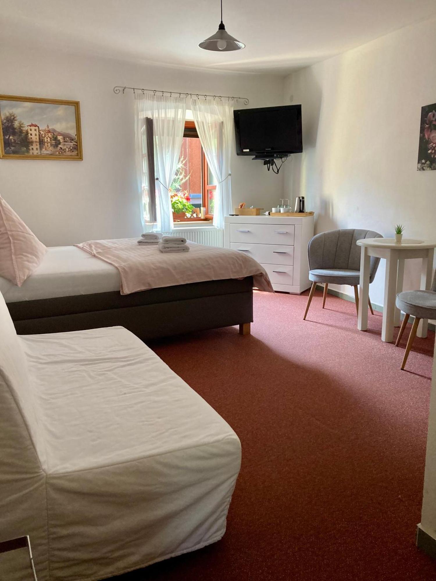 Guesthouse Mikulas Mikulov - Free Parking In The City Center Екстер'єр фото